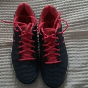 Asics size 11 gel challenger tennis shoes